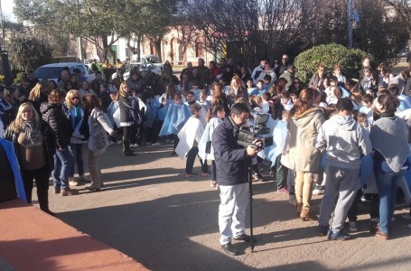 León Barreto, Intendente de Funes tomó Promesa a la Bandera a Alumnos de 4º Grado.