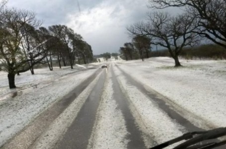 El sur de Córdoba fue azotado por una impresionante tormenta de granizo que tapó autos