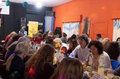 Gran Cena de Adultos Mayores en el Club Industrial