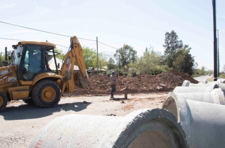 Funes: Continúan los trabajos de desagüe sobre Avenida Illia