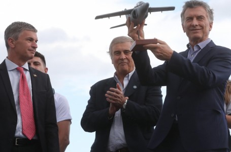 Macri encabezó la presentación de tres nuevos aviones Pampa III que cuidarán y vigilarán zonas de frontera