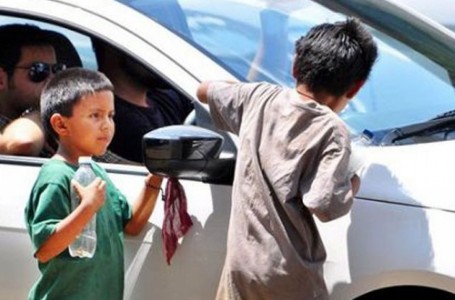 Tristeza. La pobreza sigue teniendo rostro de niñez” (Sebastián Waisgrais de Unicef)