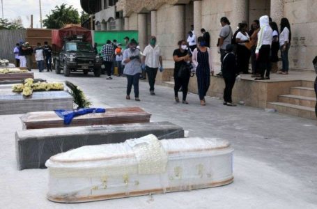 El desastre de Guayaquil, donde no hay ataúdes para tantos muertos