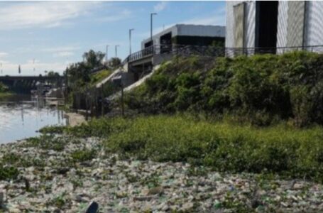 La situación ambiental del arroyo Ludueña: contaminación y obras de Funes, en la mira