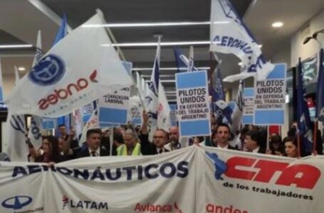 El Gobierno declaró como servicio esencial al sector aerocomercial y los gremios irán a la Justicia