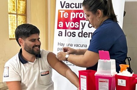 Con la vacunación a personal de salud, se inició la campaña antigripal 2025